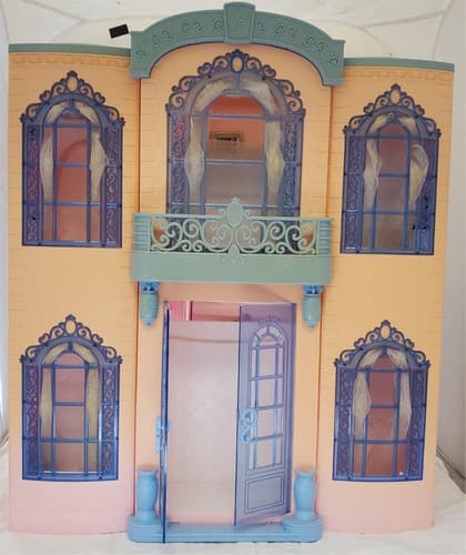 2001 Mattel Barbie Grand Hotel with Electronic Voice Features - Thumbnail 6