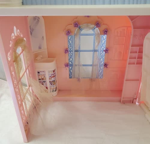 2001 Mattel Barbie Grand Hotel with Electronic Voice Features - Thumbnail 10