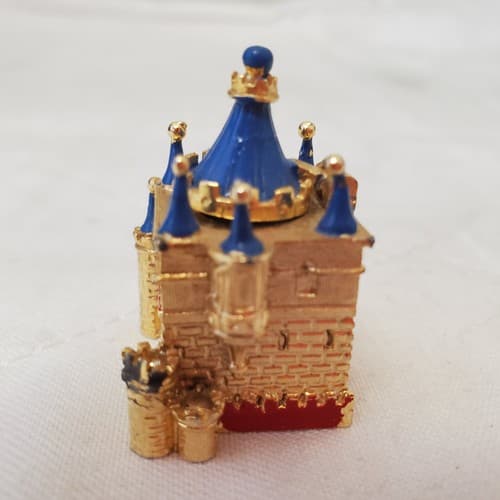 Vintage MSI 1987 Miniature Metal Castle Gaurd Princess Figurine Trinket Box - Thumbnail 3