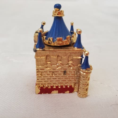 Vintage MSI 1987 Miniature Metal Castle Gaurd Princess Figurine Trinket Box - Thumbnail 2