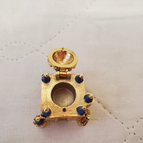 Vintage MSI 1987 Miniature Metal Castle Gaurd Princess Figurine Trinket Box - Thumbnail 5