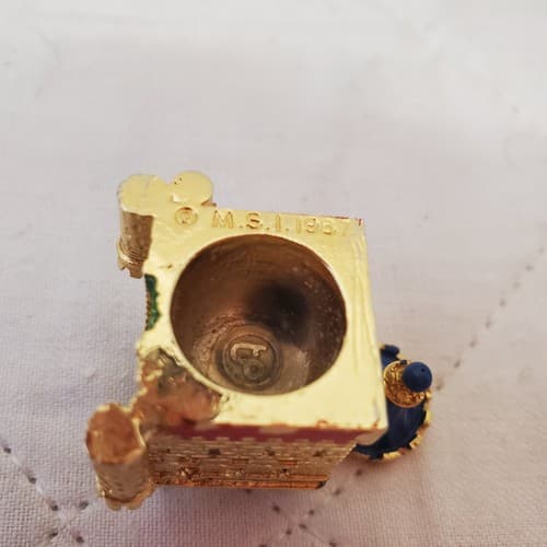Vintage MSI 1987 Miniature Metal Castle Gaurd Princess Figurine Trinket Box - Thumbnail 8