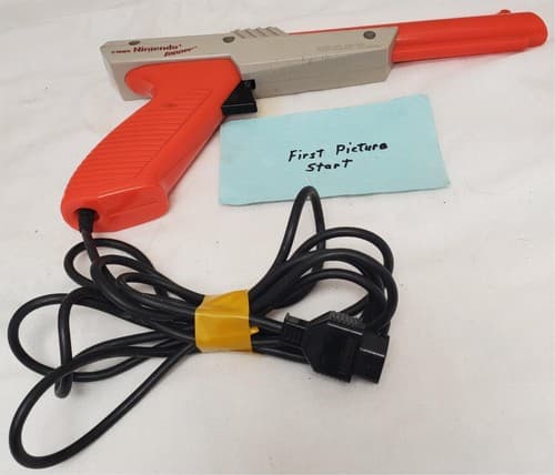 1985 Nintendo Zapper NES-005 Light Gun - Image 1