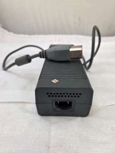 Microsoft Xbox 360 AC power adapter - Thumbnail 3