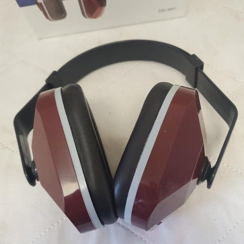 Earmuff Model 1000 Hearing Protection Noise Reduction Rating 22 Lot-431 - Image 1