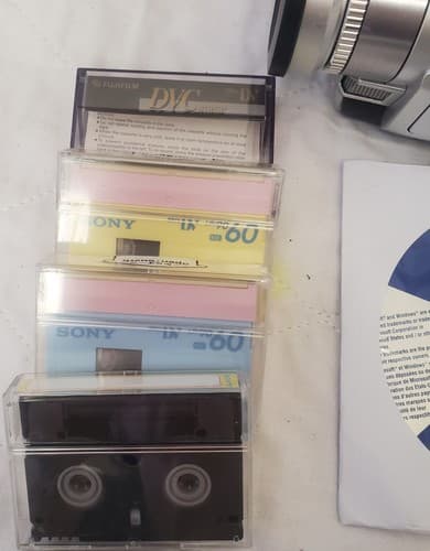 JVC GR-DVL820U MiniDV Camcorder Bundle Tapes Remote Cables Software Bag - Thumbnail 6