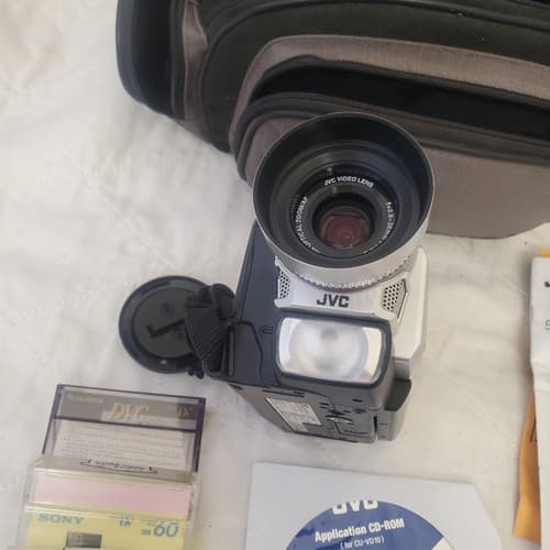 JVC GR-DVL820U MiniDV Camcorder Bundle Tapes Remote Cables Software Bag - Thumbnail 14