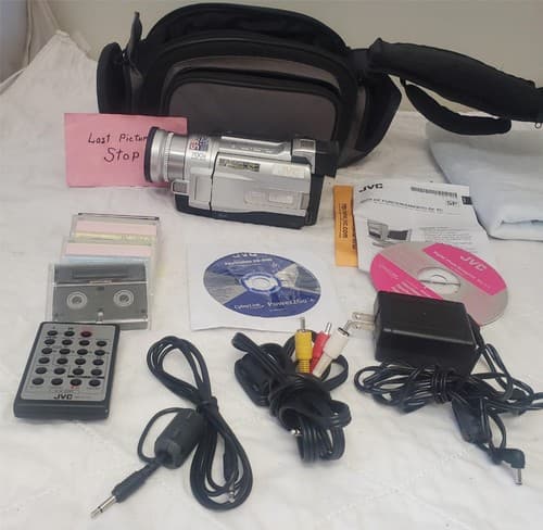 JVC GR-DVL820U MiniDV Camcorder Bundle Tapes Remote Cables Software Bag - Thumbnail 17