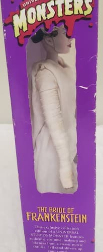 Hasbro Signature Series Universal Studios Monsters Bride of Frankenstein Figure - Thumbnail 4