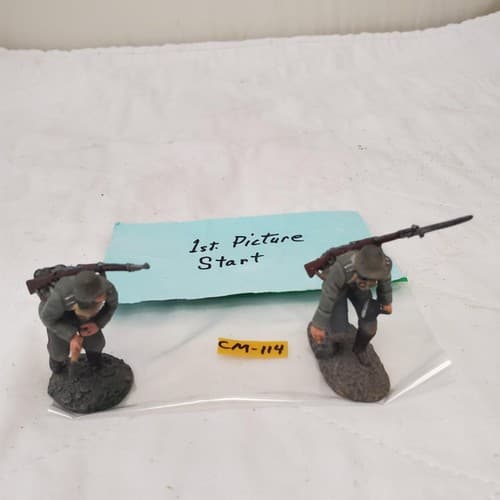 W. Britain 23055 1916-18 German Infantrys Pulling Grenade Primer CM-114 - Image 1