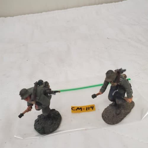 W. Britain 23055 1916-18 German Infantrys Pulling Grenade Primer CM-114 - Thumbnail 5