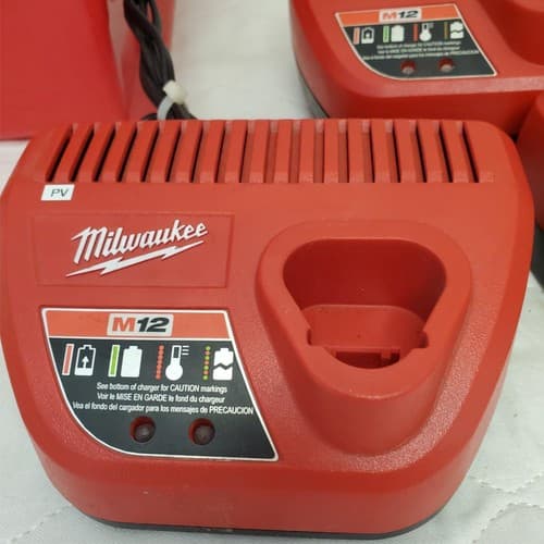 Lot of 4 Milwaukee M12 48-59-2401 Battery Chargers LOT-622 - Thumbnail 4