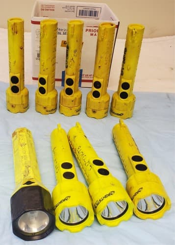 Lot of 9 Nightstick Led Flashlights Light Lamp Torch 4 AA LOT 1073 - Thumbnail 6