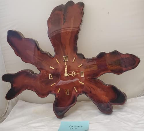 Vintage Resin Leaf Wall Clock Wood Look Roman Numerals Nature Decor Glossy - Image 1