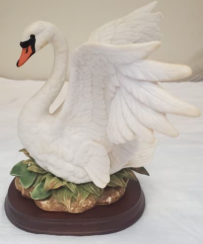 Homco 1987 White Swan Figurine Masterpiece Porcelain on Wood Base - Thumbnail 2