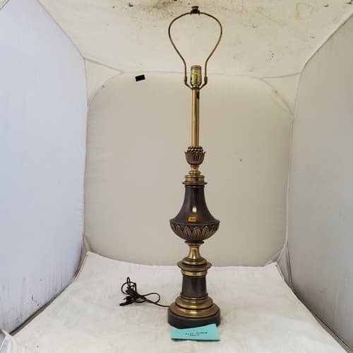 Vintage Stiffel Brass Urn Portable Table Lamp A11 - Image 1
