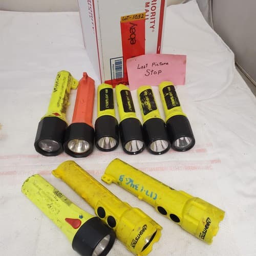 Lot of 9 Nightstick LED Flashlights Mixed Models & Colors LOT-1052 - Thumbnail 6