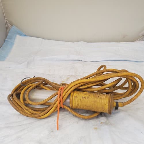 Vintage General Manufacturing Fluorescent Hand Lamp Fluorescent Light - Yellow - Image 1