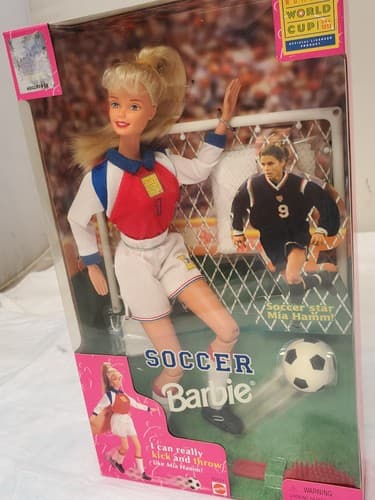 Barbie Soccer Doll Mia Hamm 1999 USA World Cup #20151 Mattel Kicks & Throws - Thumbnail 6