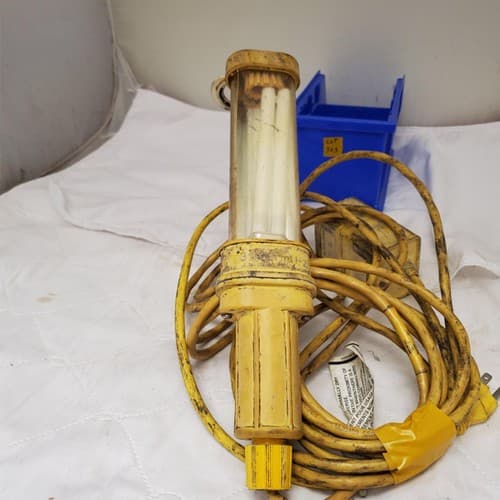 Woodhead Fluorescent 13W 120V Portable Handheld Work Light LOT-303 - Image 1