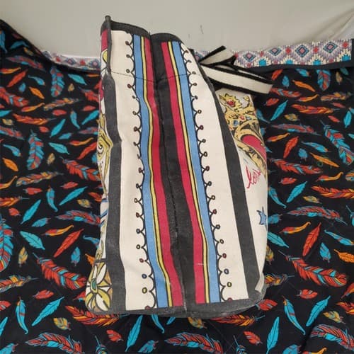 Brighton Queen of Love Canvas Tote & David Textiles Feather Pattern Fabric Quilt - Thumbnail 6