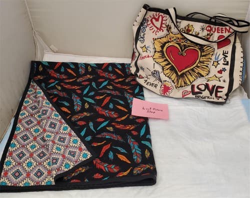 Brighton Queen of Love Canvas Tote & David Textiles Feather Pattern Fabric Quilt - Thumbnail 11