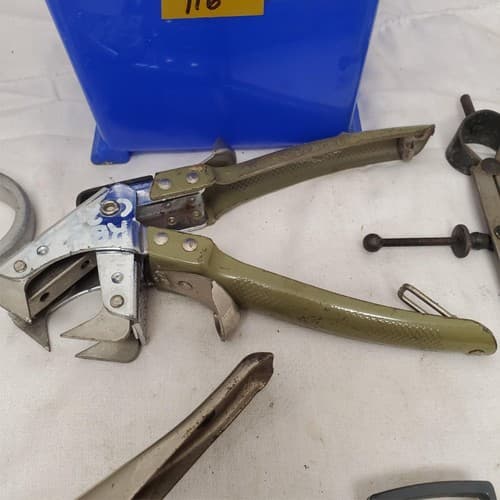 Lot of 8 Assorted Bostitch Stapler, Dividers Breaker Bar & More Tool LOT-116 - Thumbnail 10