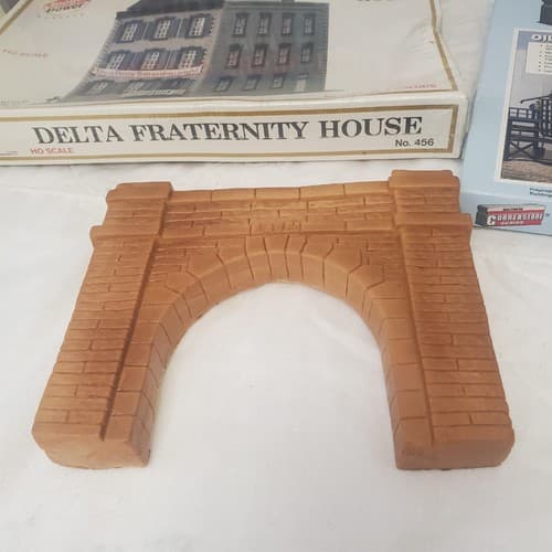 Lot of 5 HO Scale Model Kits Atlas, Revell, Model Power, Walthers Bridge Set - Thumbnail 7