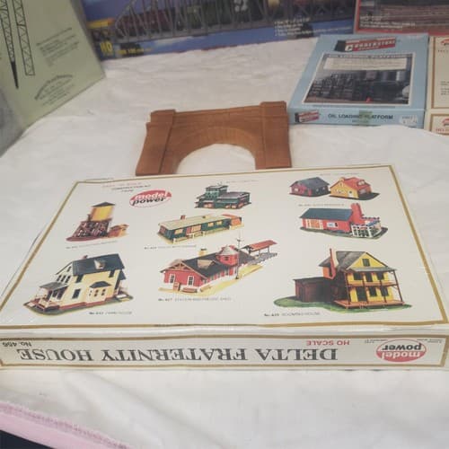 Lot of 5 HO Scale Model Kits Atlas, Revell, Model Power, Walthers Bridge Set - Thumbnail 12