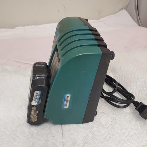 Makita DC18RA S 120V240 WATT 702-18V Ni-Mh & Li-ion Battery Fast Charger LOT-521 - Thumbnail 7