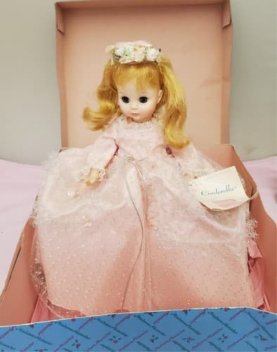 Madame Alexander #1546 Cinderella Doll with Box & Stand