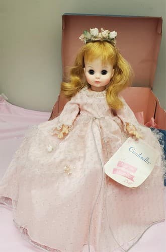 Madame Alexander #1546 Cinderella Doll with Box & Stand - Thumbnail 4
