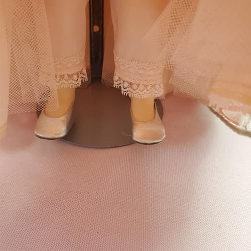 Madame Alexander #1546 Cinderella Doll with Box & Stand - Thumbnail 9