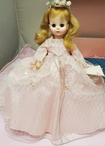 Madame Alexander #1546 Cinderella Doll with Box & Stand - Thumbnail 10