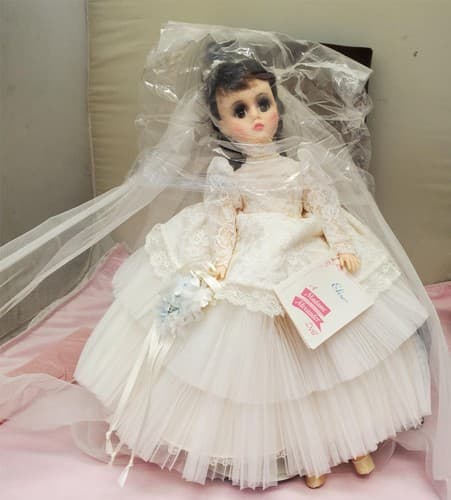 Madame Alexander #1685 Elise Bride Doll with Box & Stand