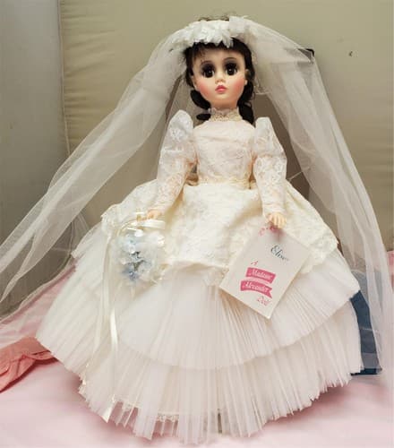 Madame Alexander #1685 Elise Bride Doll with Box & Stand - Thumbnail 4