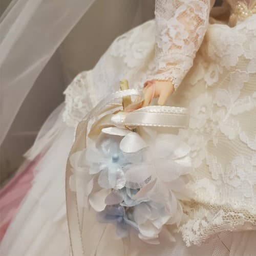 Madame Alexander #1685 Elise Bride Doll with Box & Stand - Thumbnail 6