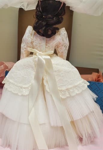 Madame Alexander #1685 Elise Bride Doll with Box & Stand - Thumbnail 11