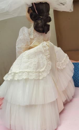 Madame Alexander #1685 Elise Bride Doll with Box & Stand - Thumbnail 10