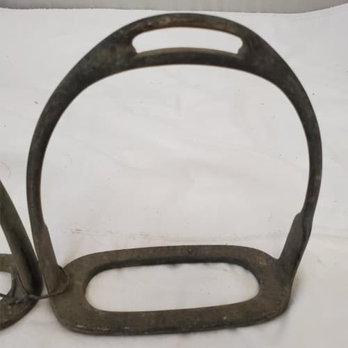 Pair of Vintage Metal Horse Feet Pedal Stirrup - Thumbnail 2