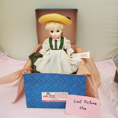 Madame Alexander #1580 Heidi Miniature Doll with Box & Stand - Thumbnail 11