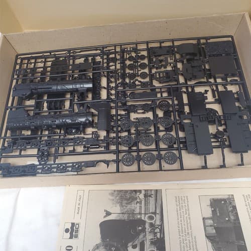 Lot of 4 ESCI & Revel 2162 1/87 Schnellzug-Lokomotive Baureihe Plastic Model kit - Thumbnail 12