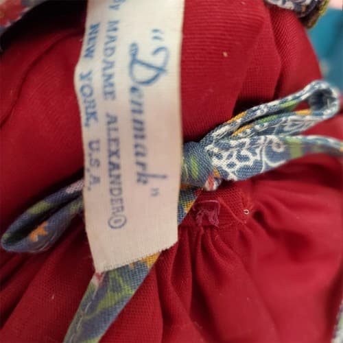 Set Of 5 Madame Alexander Friends From Foreign Lands Collection Dolls with Box - Thumbnail 10