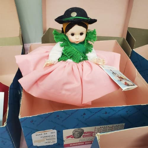 Set Of 5 Madame Alexander Friends From Foreign Lands Collection Dolls with Box - Thumbnail 19