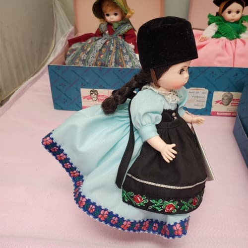 Set Of 5 Madame Alexander Friends From Foreign Lands Collection Dolls with Box - Thumbnail 21