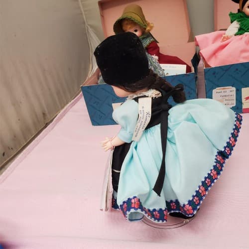 Set Of 5 Madame Alexander Friends From Foreign Lands Collection Dolls with Box - Thumbnail 23