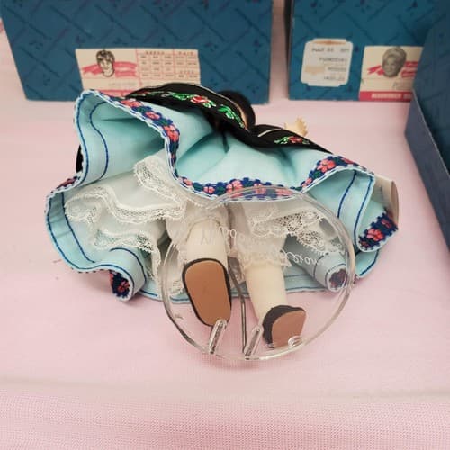 Set Of 5 Madame Alexander Friends From Foreign Lands Collection Dolls with Box - Thumbnail 24