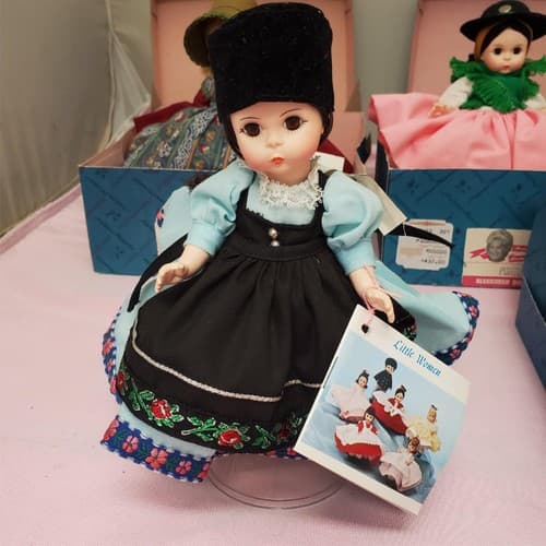 Set Of 5 Madame Alexander Friends From Foreign Lands Collection Dolls with Box - Thumbnail 20