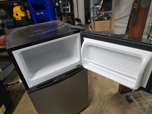 Working Electrolux FFS31B2QM Mini Refrigerator Freezer - Thumbnail 3
