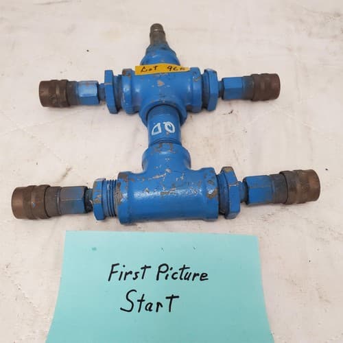 Hydraulic Pneumatic Four Way Valve Manifold with Quick Connect Couplers LOT-968 - Image 1